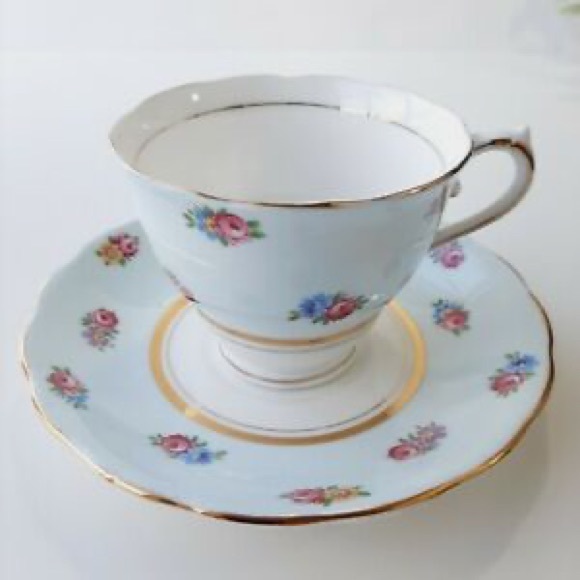 Vintage Colclough Fine Bone China Light Blue Tea Cup & Saucer England Gold Trim - Picture 2 of 8